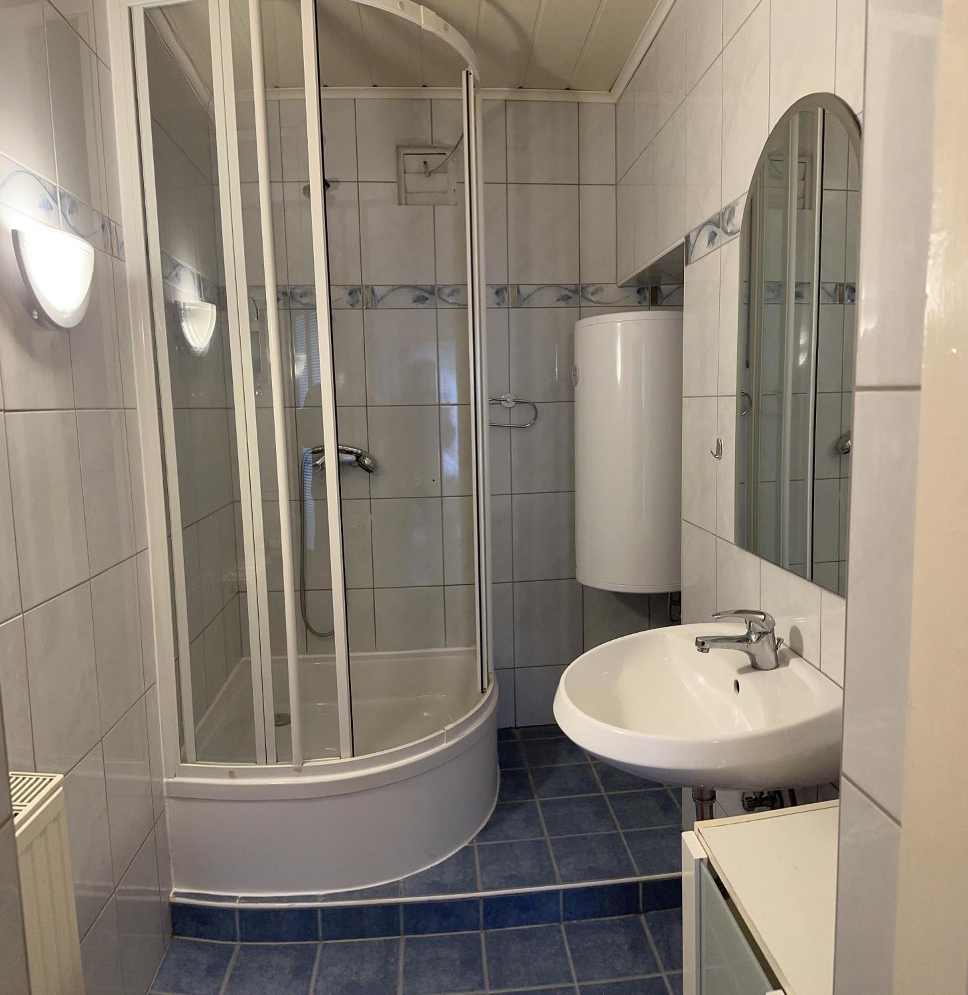 Cheap Outlet Center Apartment With Pool Parndorf Luaran gambar